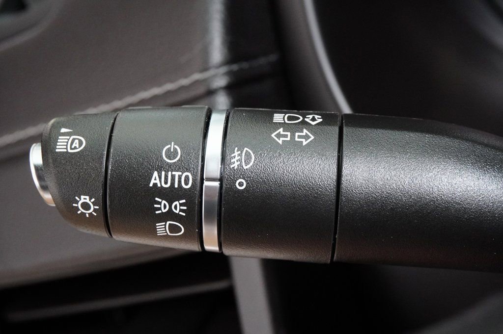 Used 2022 GMC Terrain SLT w/ Tech Package image 19