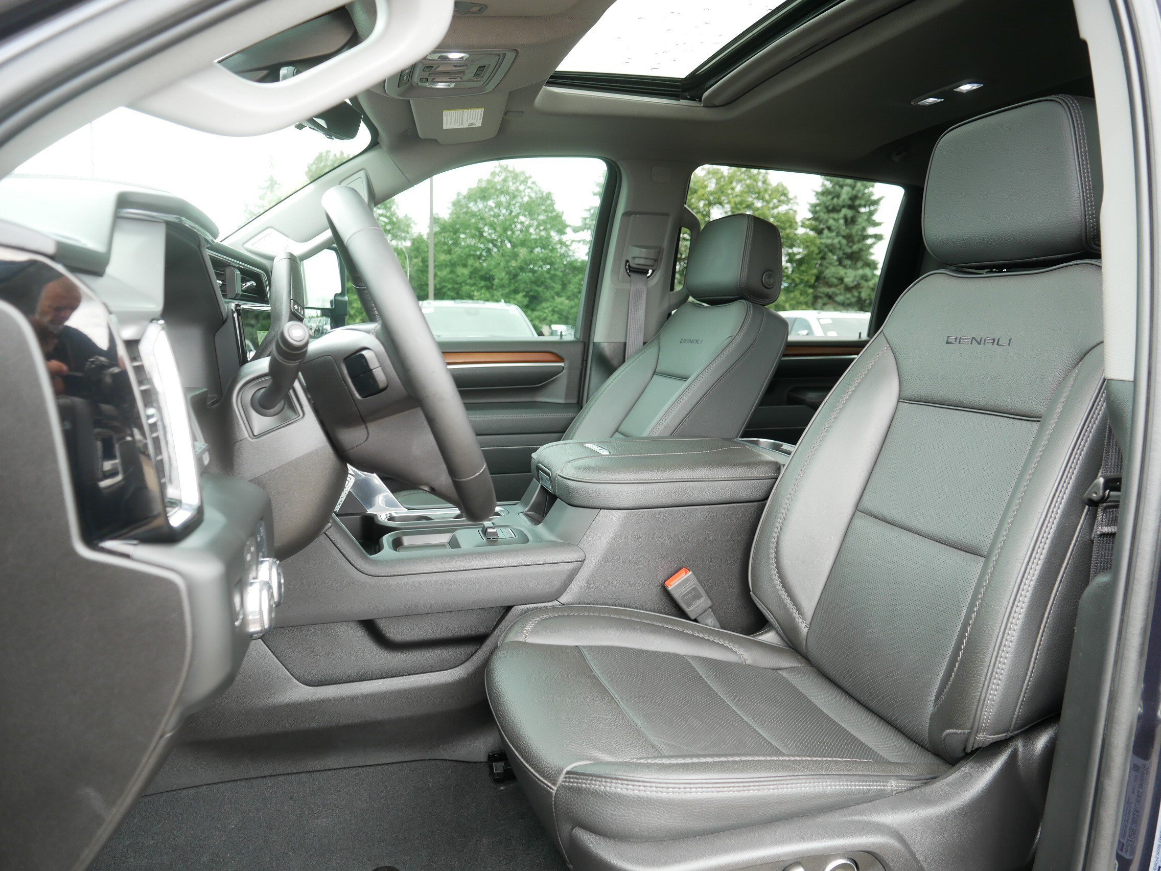 Used 2025 GMC Sierra 3500 Denali w/ Denali Reserve Package AWD/4WD image 34