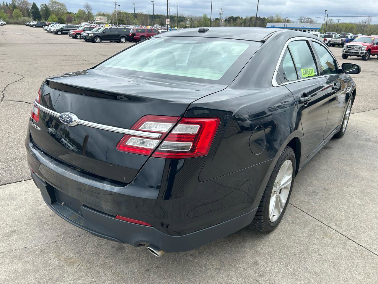 Used 2017 Ford Taurus SE FWD image 5