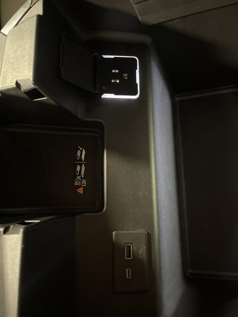 Used 2023 Chevrolet Silverado 1500 LTZ w/ LTZ Premium Package image 34