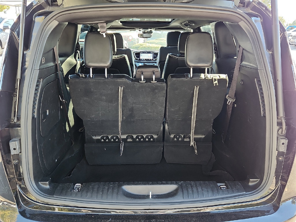 Used 2024 Chrysler Pacifica Premium FWD image 31