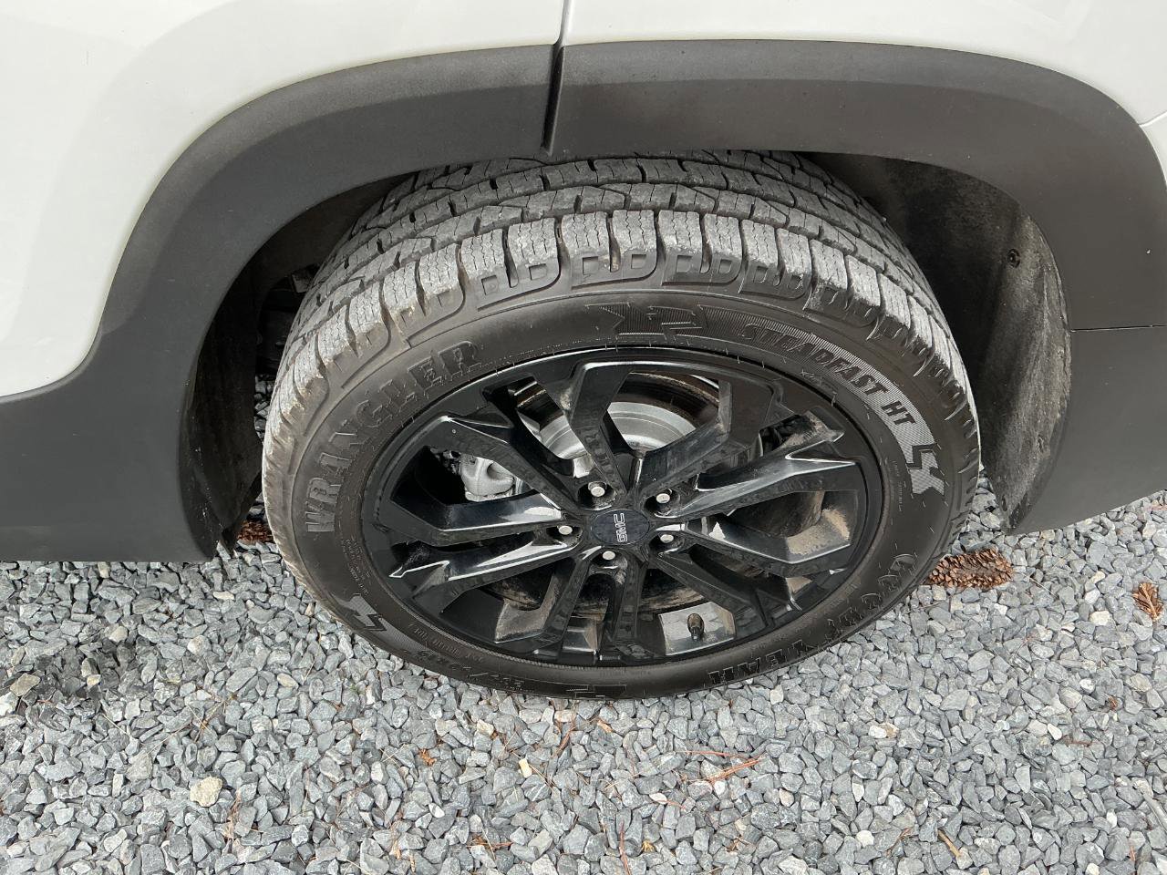 Used 2020 GMC Terrain SLE w/ Driver Convenience Package FWD image 26