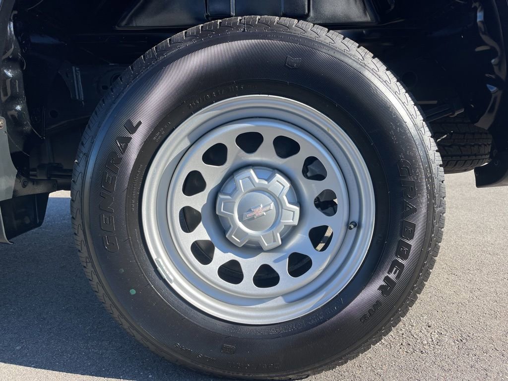 Used 2025 Chevrolet Silverado 1500 W/T w/ WT Value Package image 25