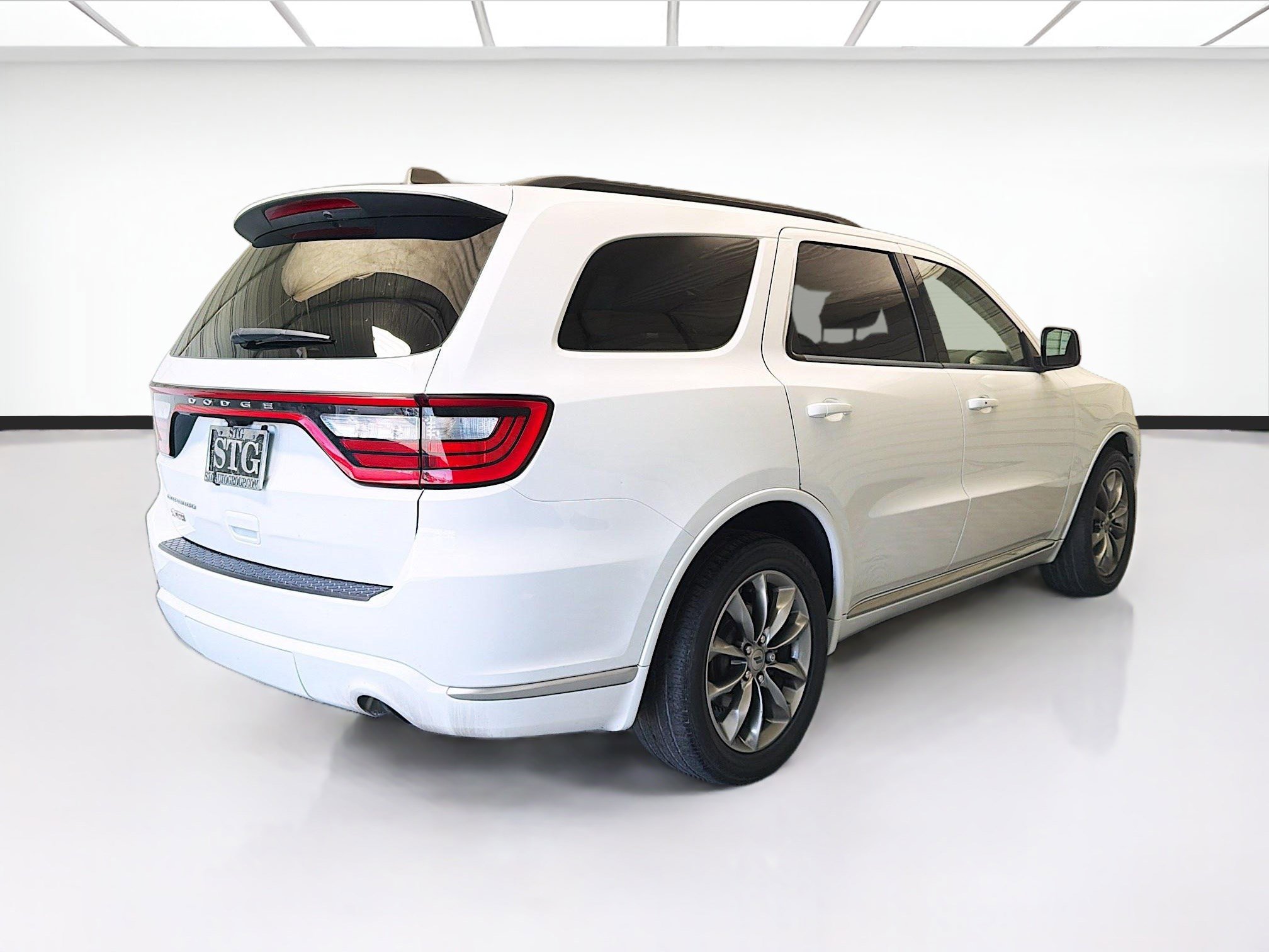 Used 2022 Dodge Durango SXT w/ Anodized Platinum Package RWD image 4