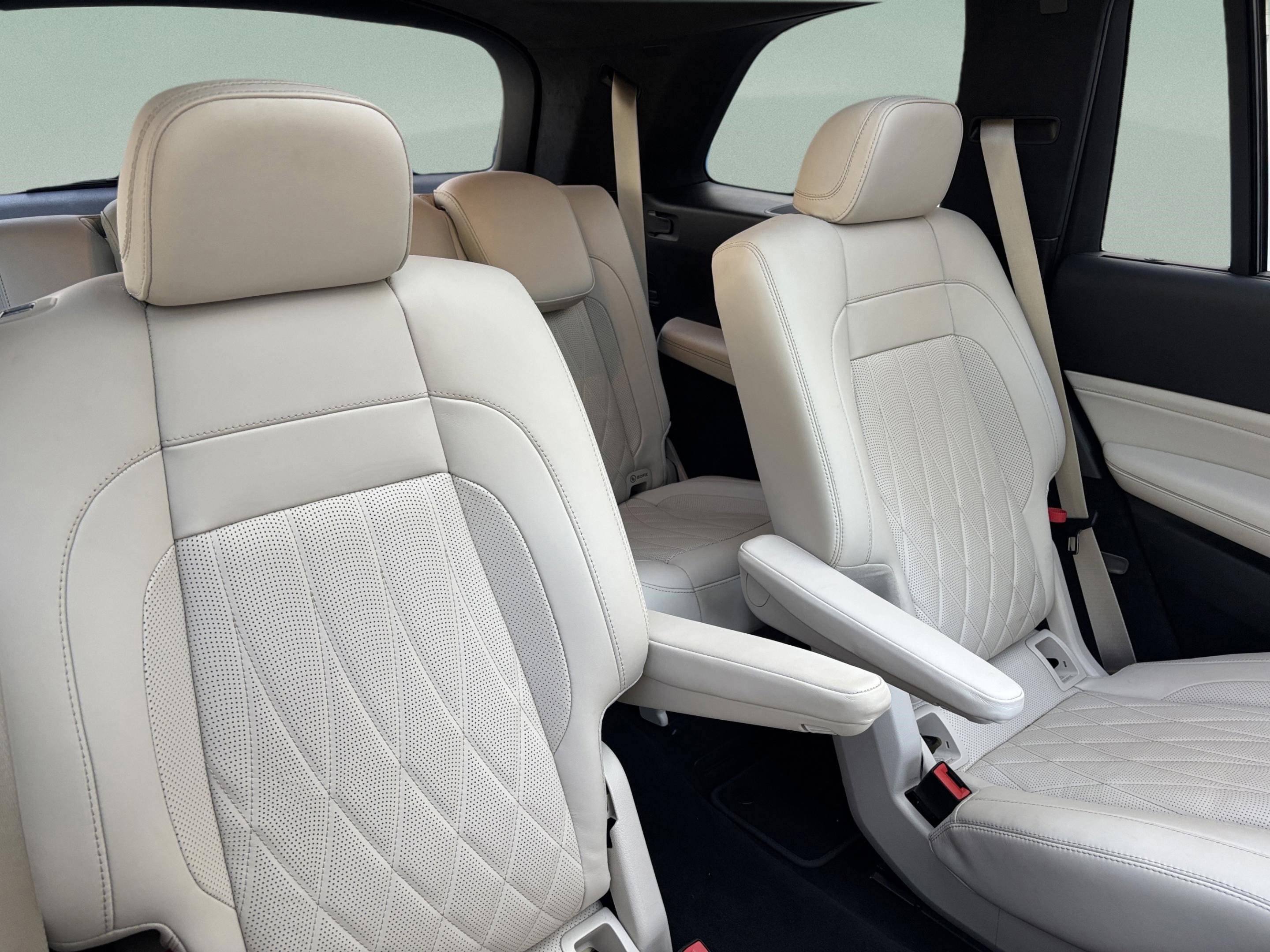 Used 2023 Mercedes-Benz GLS 63 AMG 4MATIC image 25