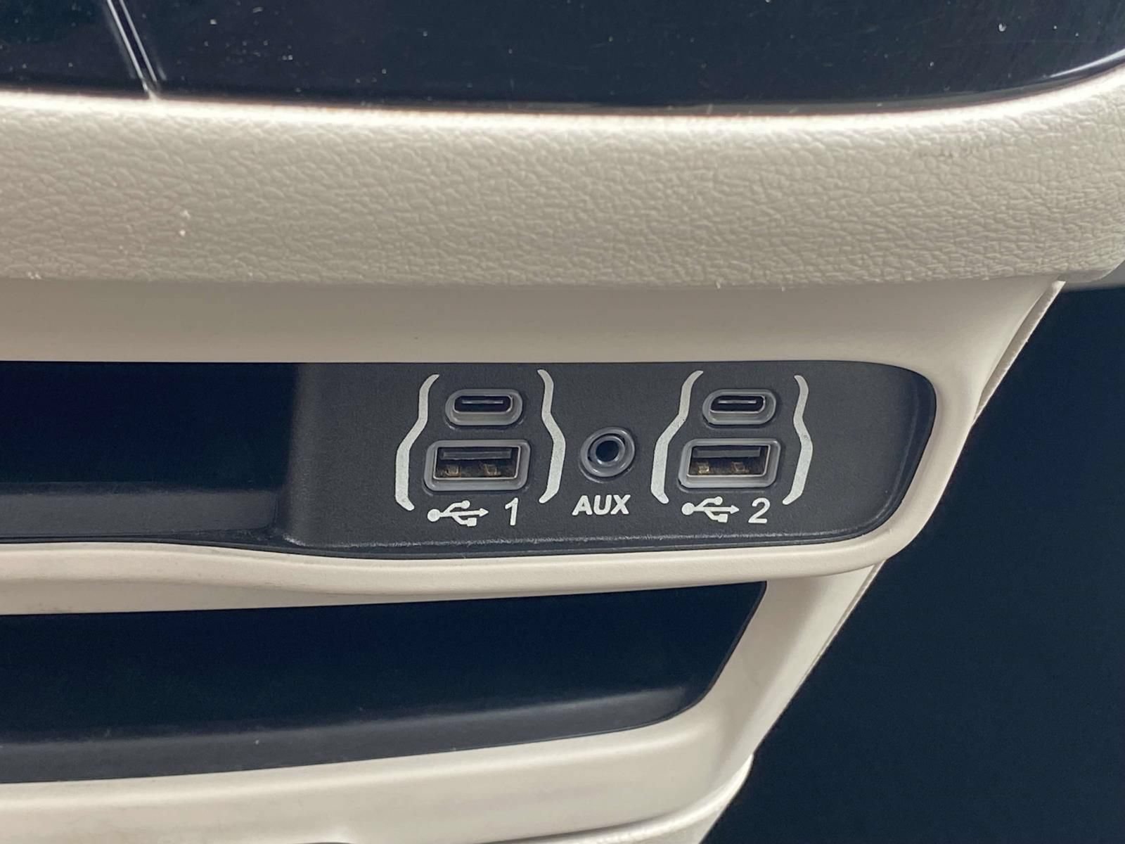 Used 2021 Chrysler Voyager Lxi FWD image 28