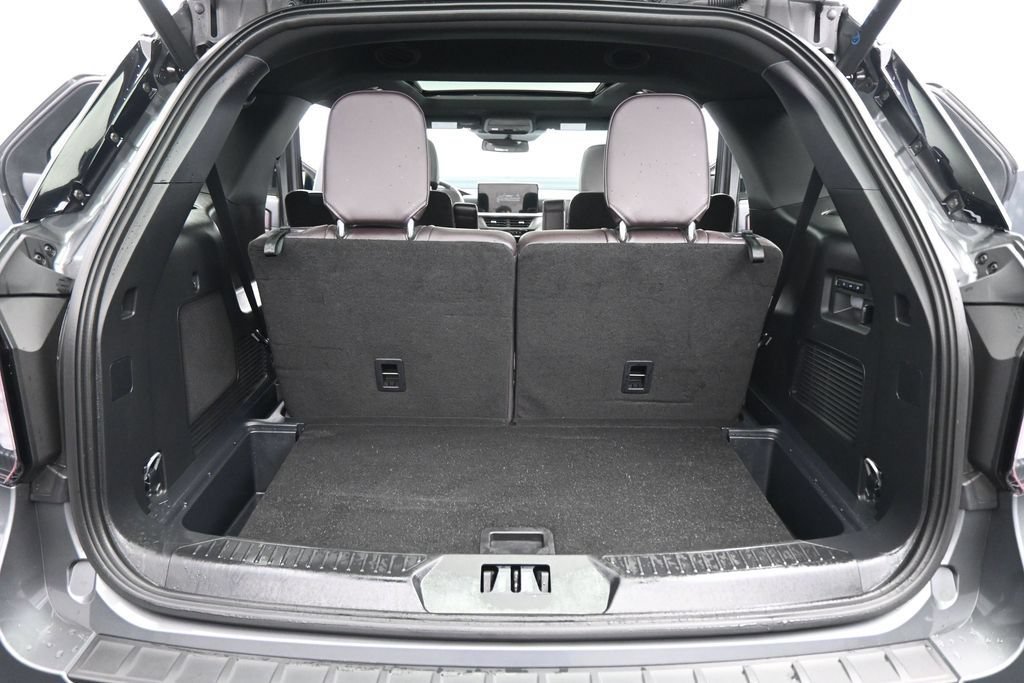 Certified 2025 Ford Explorer Platinum w/ Ultimate Package AWD/4WD image 24