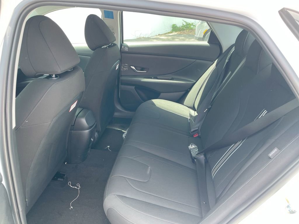 Used 2025 Hyundai Elantra Blue image 48