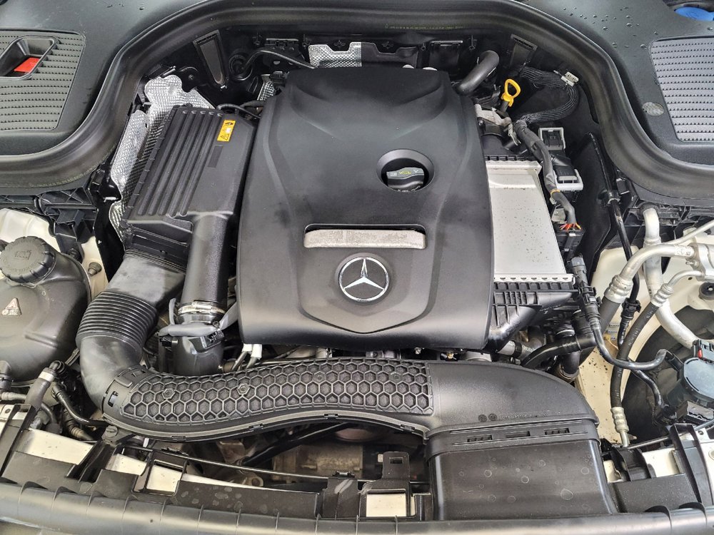 Used 2019 Mercedes-Benz GLC 300 4MATIC w/ Premium Package image 30