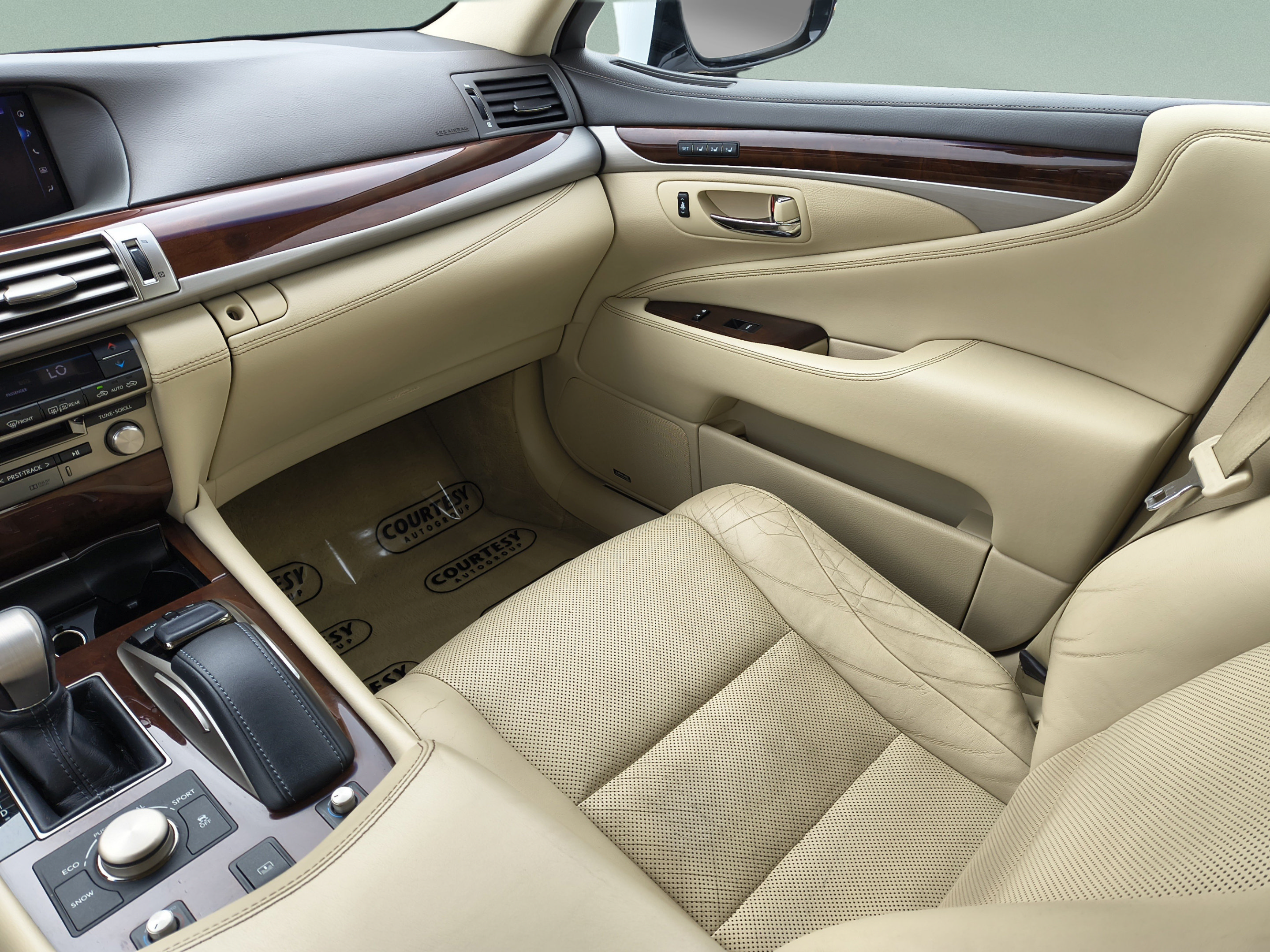 Used 2016 Lexus LS 460 w/ Comfort Package RWD image 14