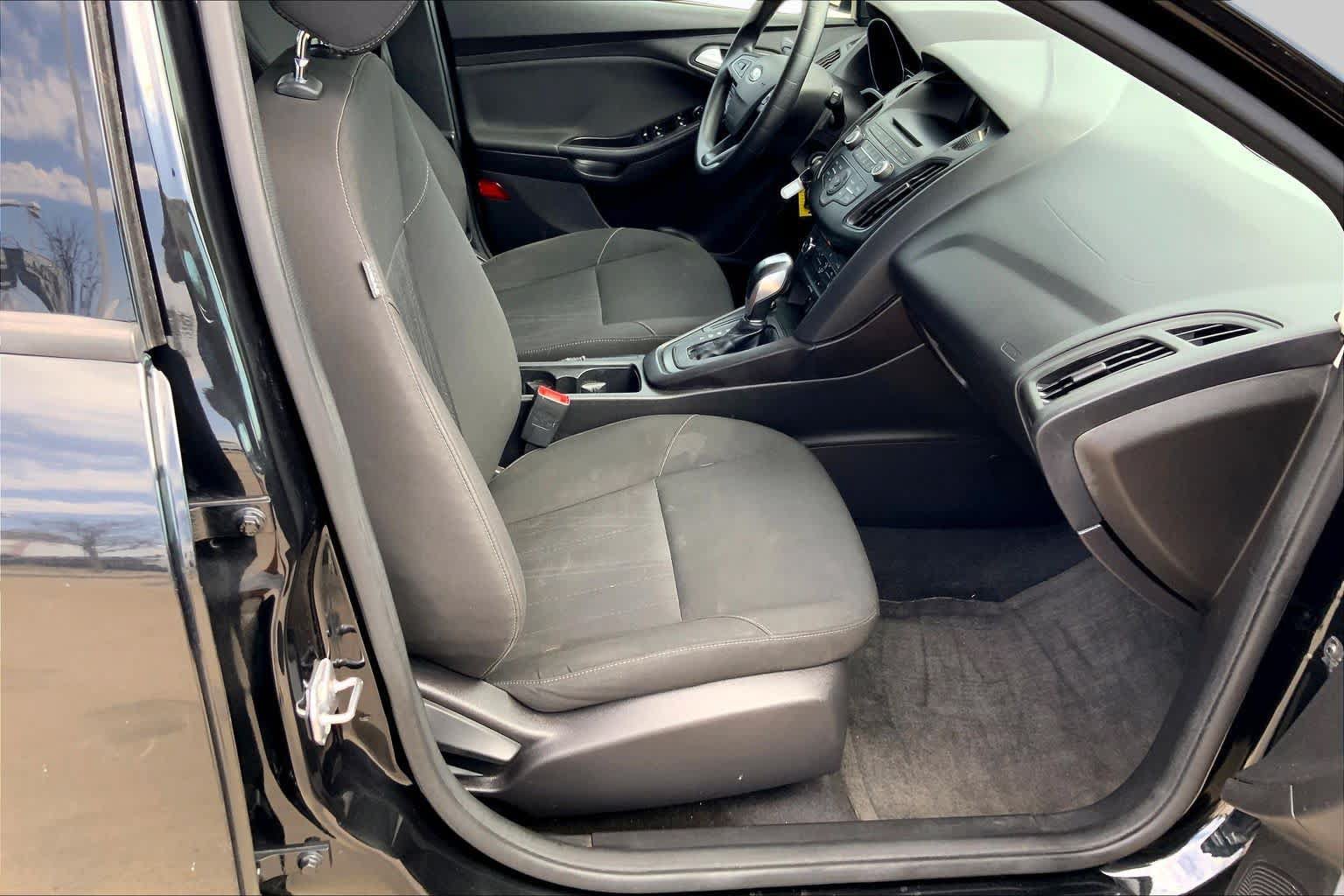 Used 2015 Ford Focus SE FWD image 9