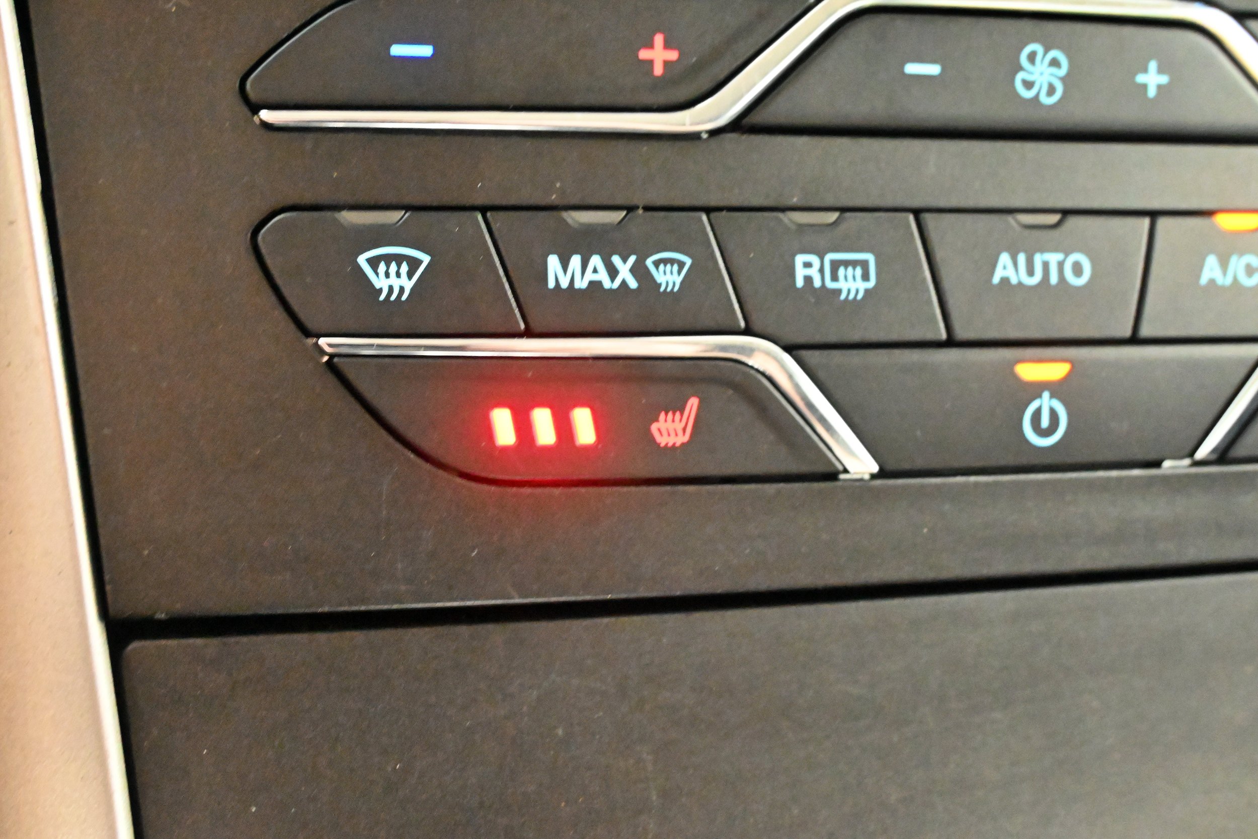 Used 2020 Ford Edge SEL w/ Cold Weather Package AWD/4WD image 12