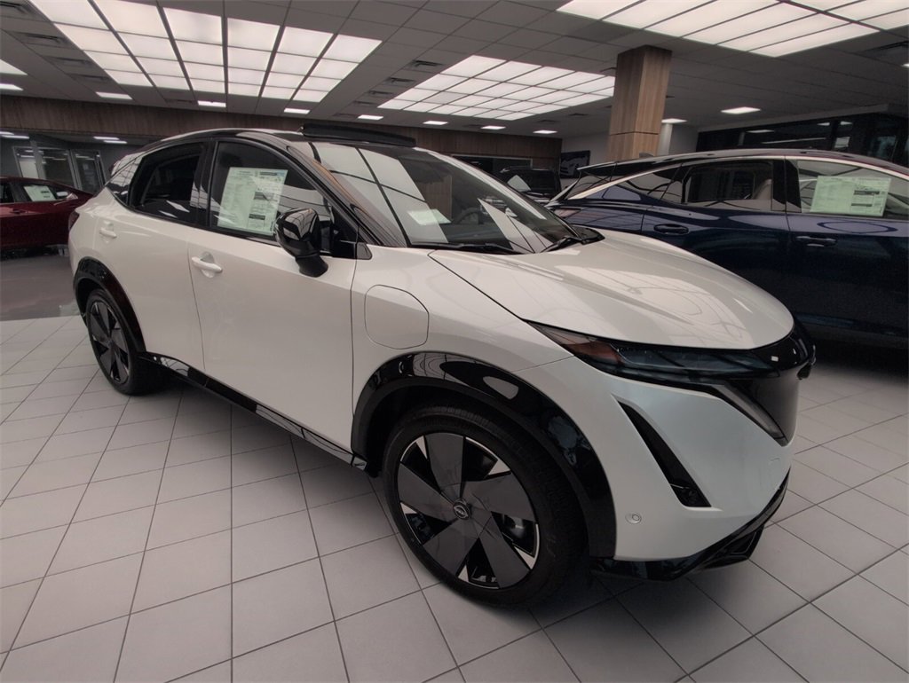 New 2025 Nissan Ariya Platinum image 2