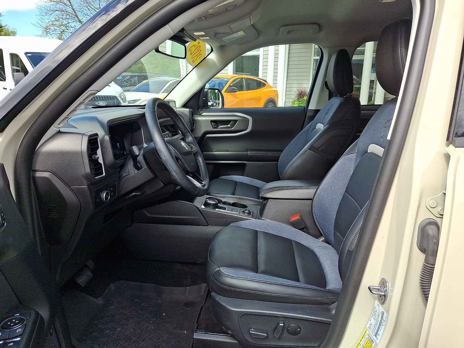 Used 2025 Ford Bronco Sport Outer Banks w/ Outer Banks Tech Package+ AWD/4WD image 14