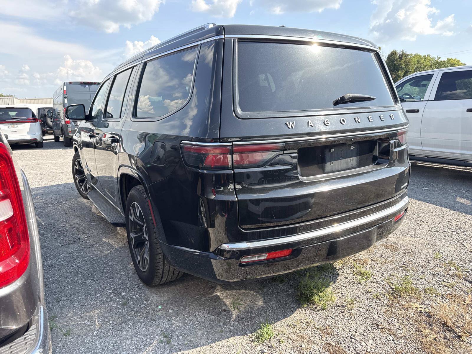 Used 2024 Jeep Wagoneer Series III AWD/4WD image 5