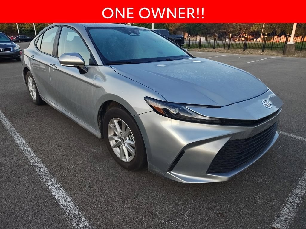 Used 2025 Toyota Camry LE FWD image 3