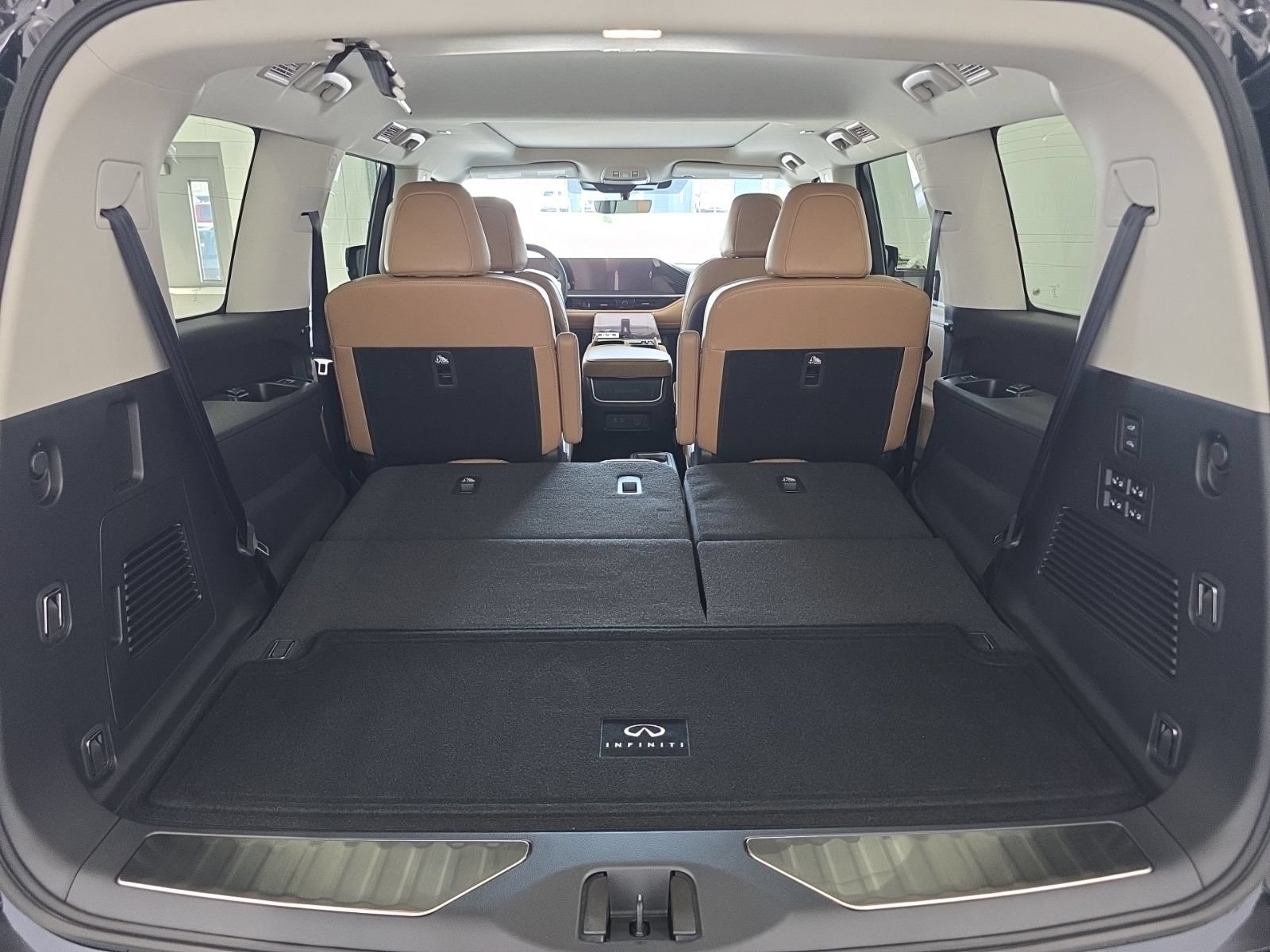 New 2026 INFINITI QX80 Luxe w/ Cargo Package RWD image 17
