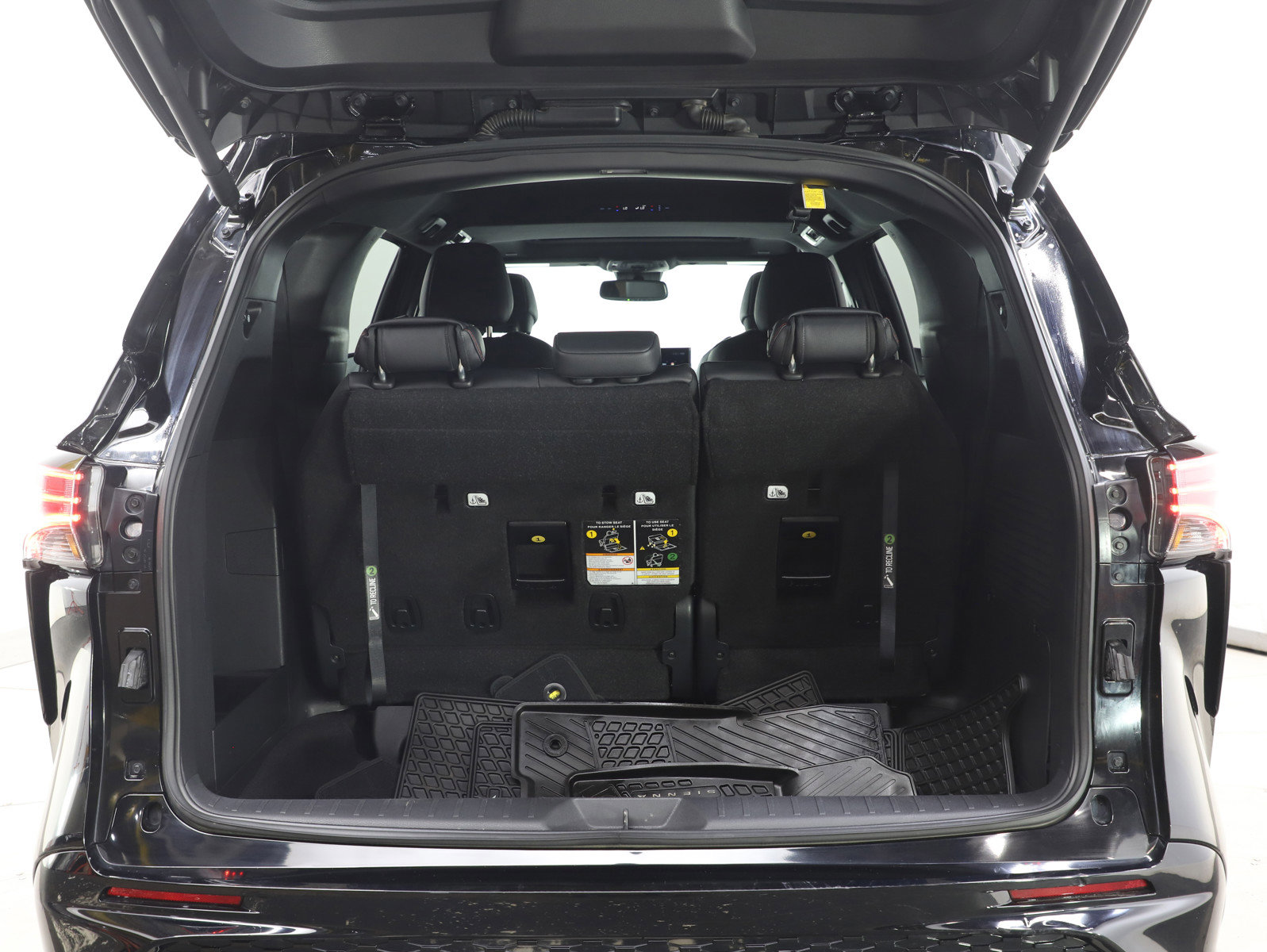 Used 2025 Toyota Sienna XSE image 9