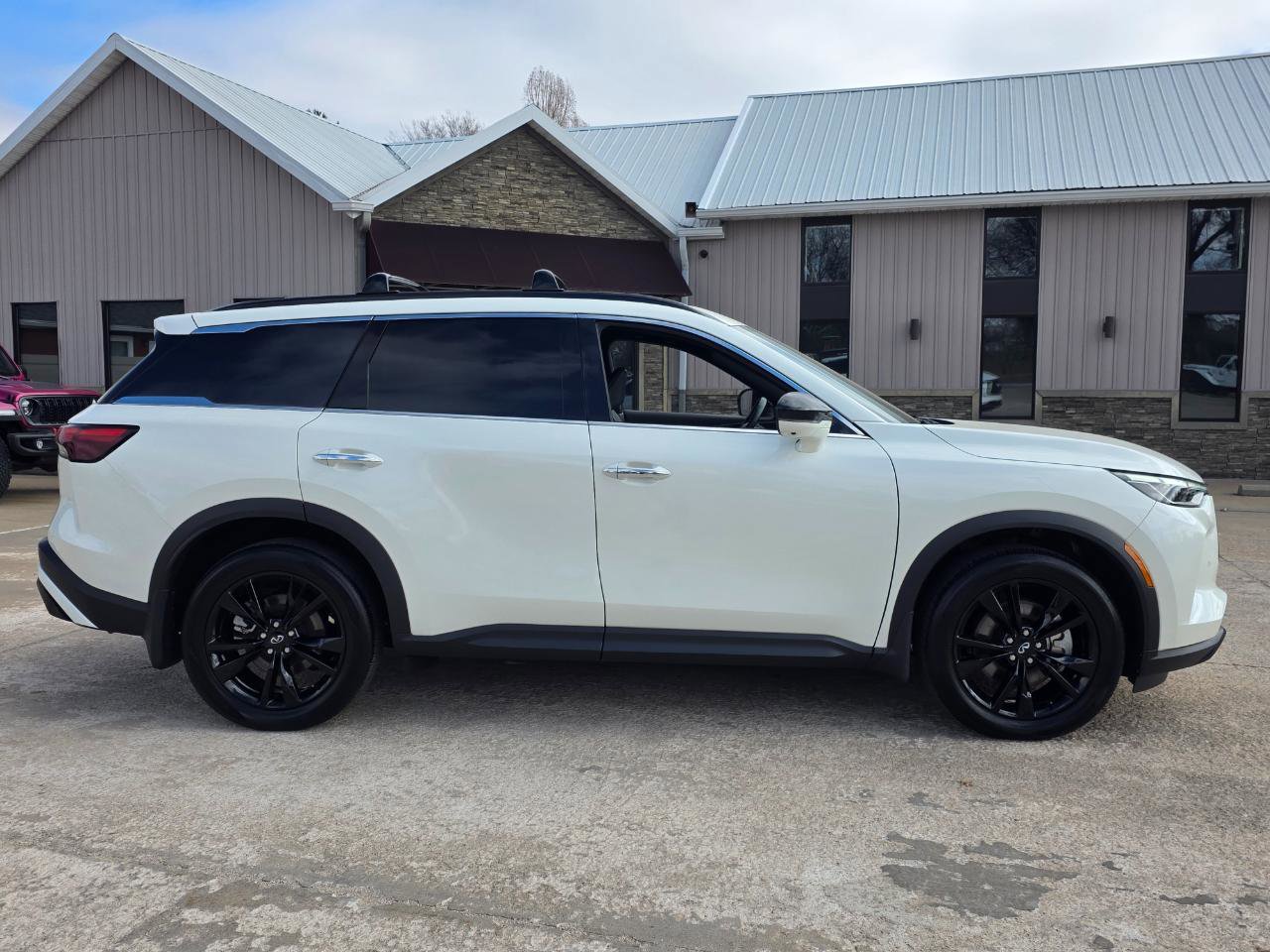 Used 2025 INFINITI QX60 Luxe w/ Black Edition image 23