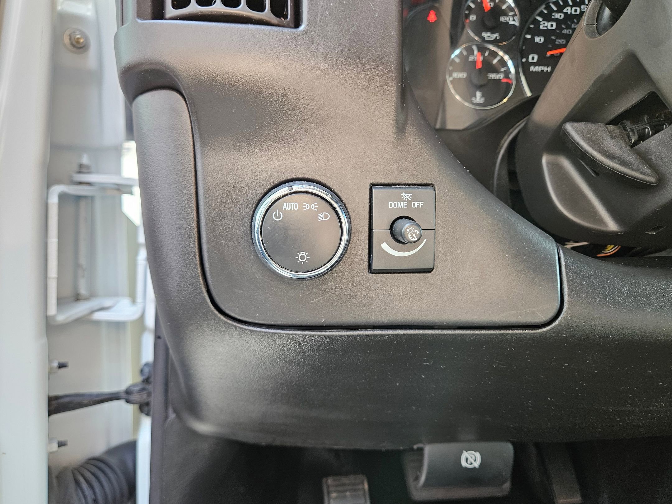 Used 2024 GMC Savana 2500 w/ Driver Convenience Package image 18