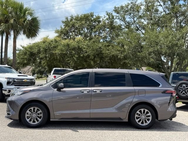 Used 2021 Toyota Sienna XLE AWD/4WD image 4