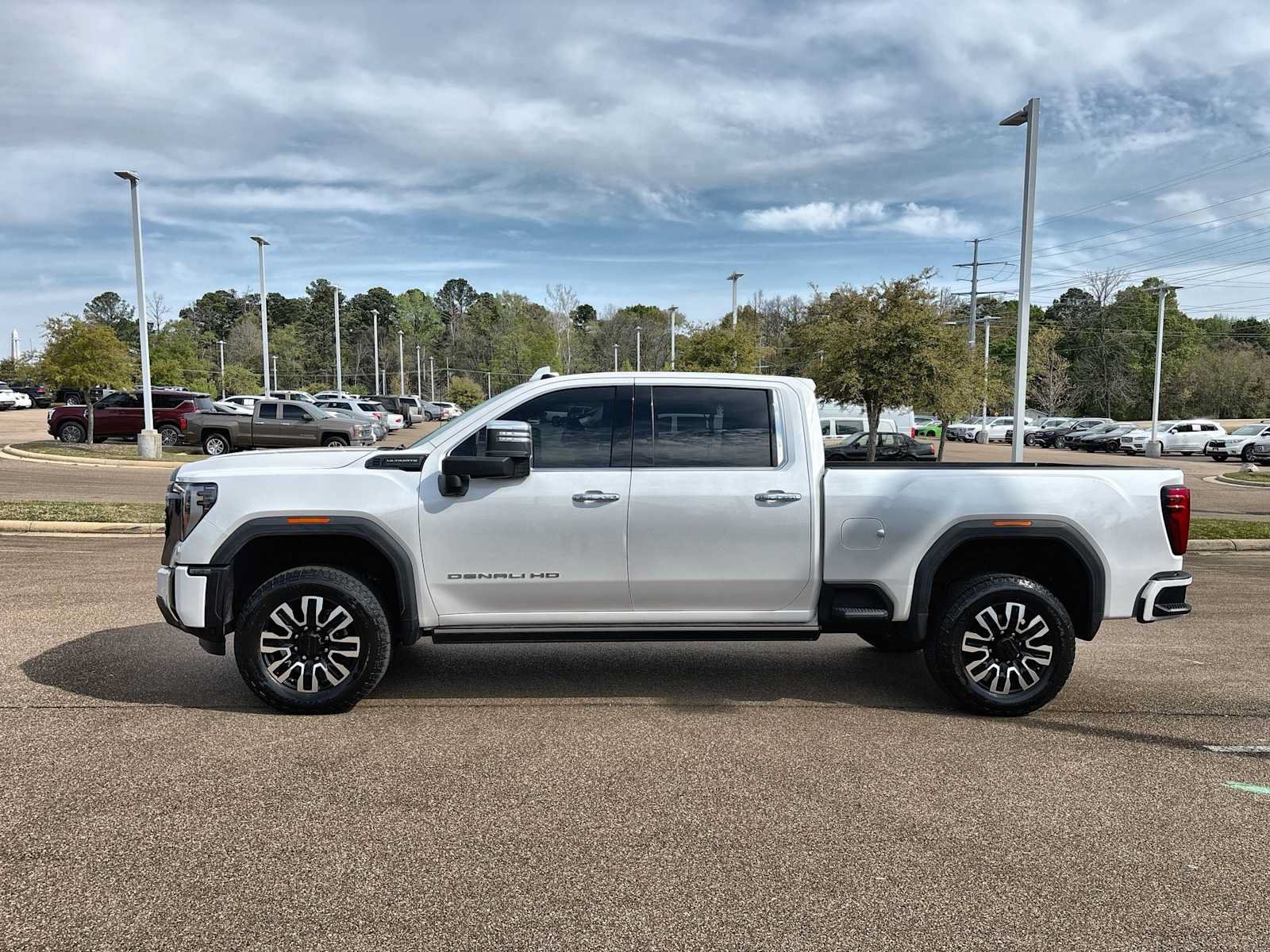 Used 2024 GMC Sierra 3500 Denali Ultimate image 5