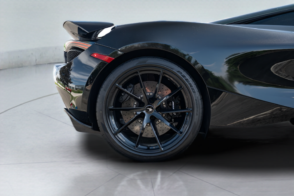 Used 2019 McLaren 720S RWD image 32