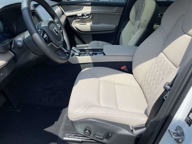 New 2026 Volvo XC90 B6 Plus w/ Protection Package Premier AWD/4WD image 14