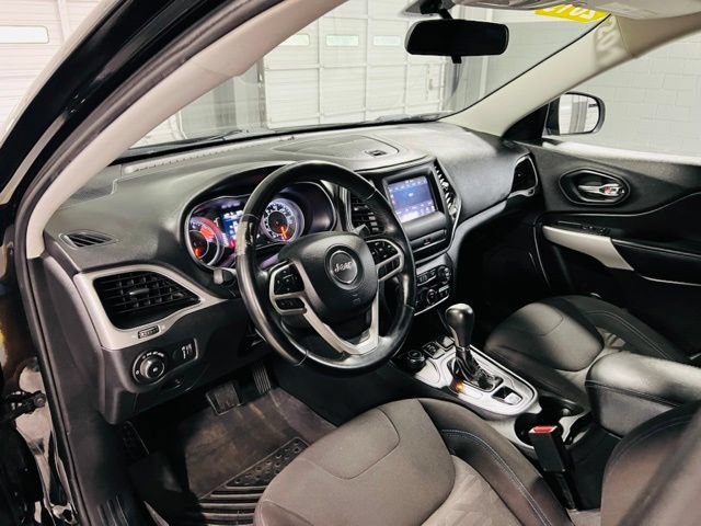 Used 2019 Jeep Cherokee Latitude AWD/4WD image 20