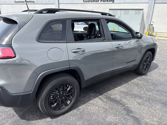 Used 2023 Jeep Cherokee Altitude Lux image 6