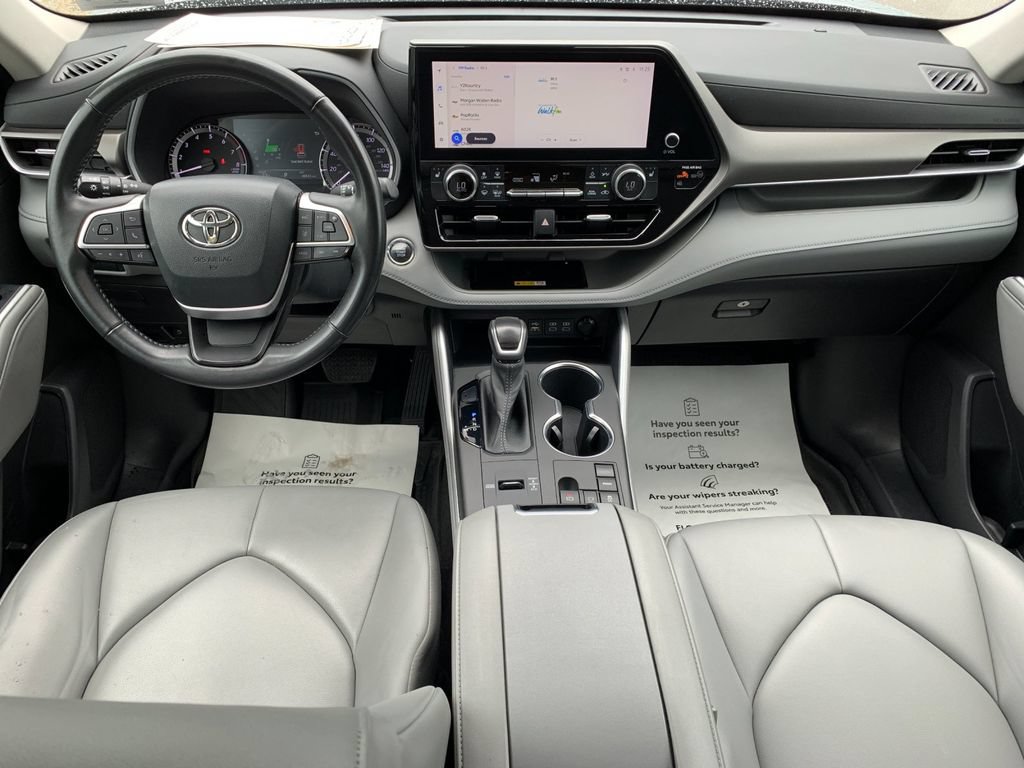 Used 2023 Toyota Highlander XLE FWD image 16