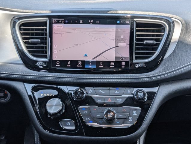Used 2025 Chrysler Pacifica Limited FWD image 18