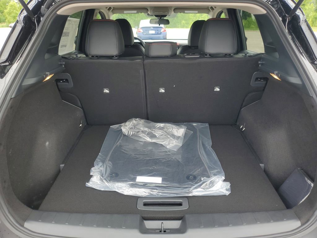 New 2025 Nissan Kicks SR image 9