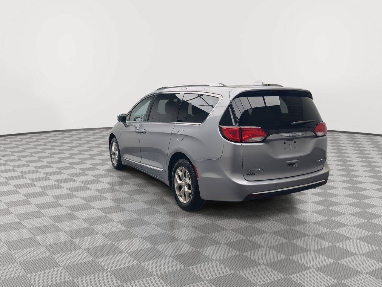 Used 2018 Chrysler Pacifica Limited FWD image 40
