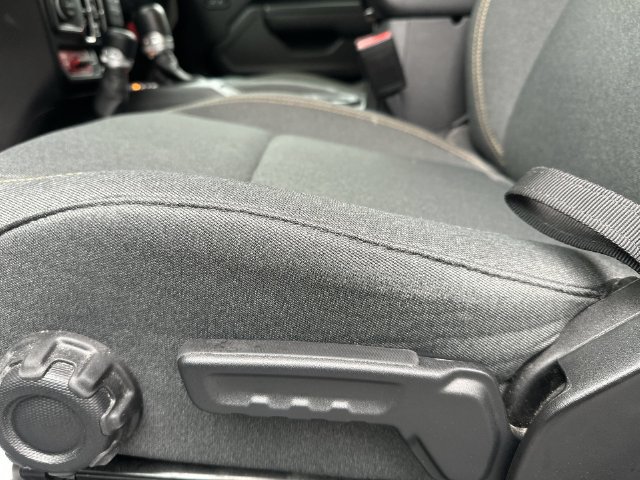 Used 2024 Jeep Wrangler Unlimited AWD/4WD image 16