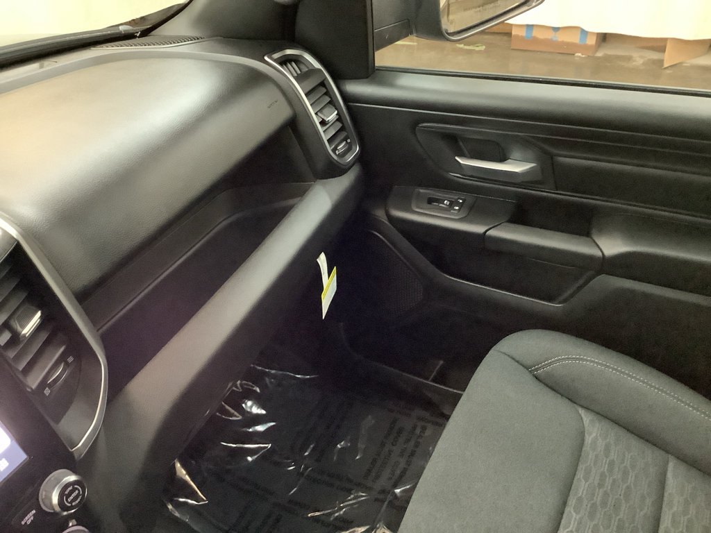 New 2026 RAM 1500 Express AWD/4WD image 21