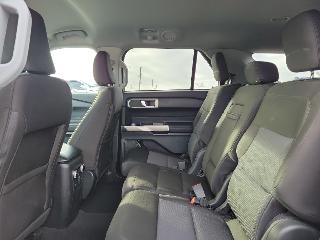 Used 2023 Ford Explorer XLT RWD image 9