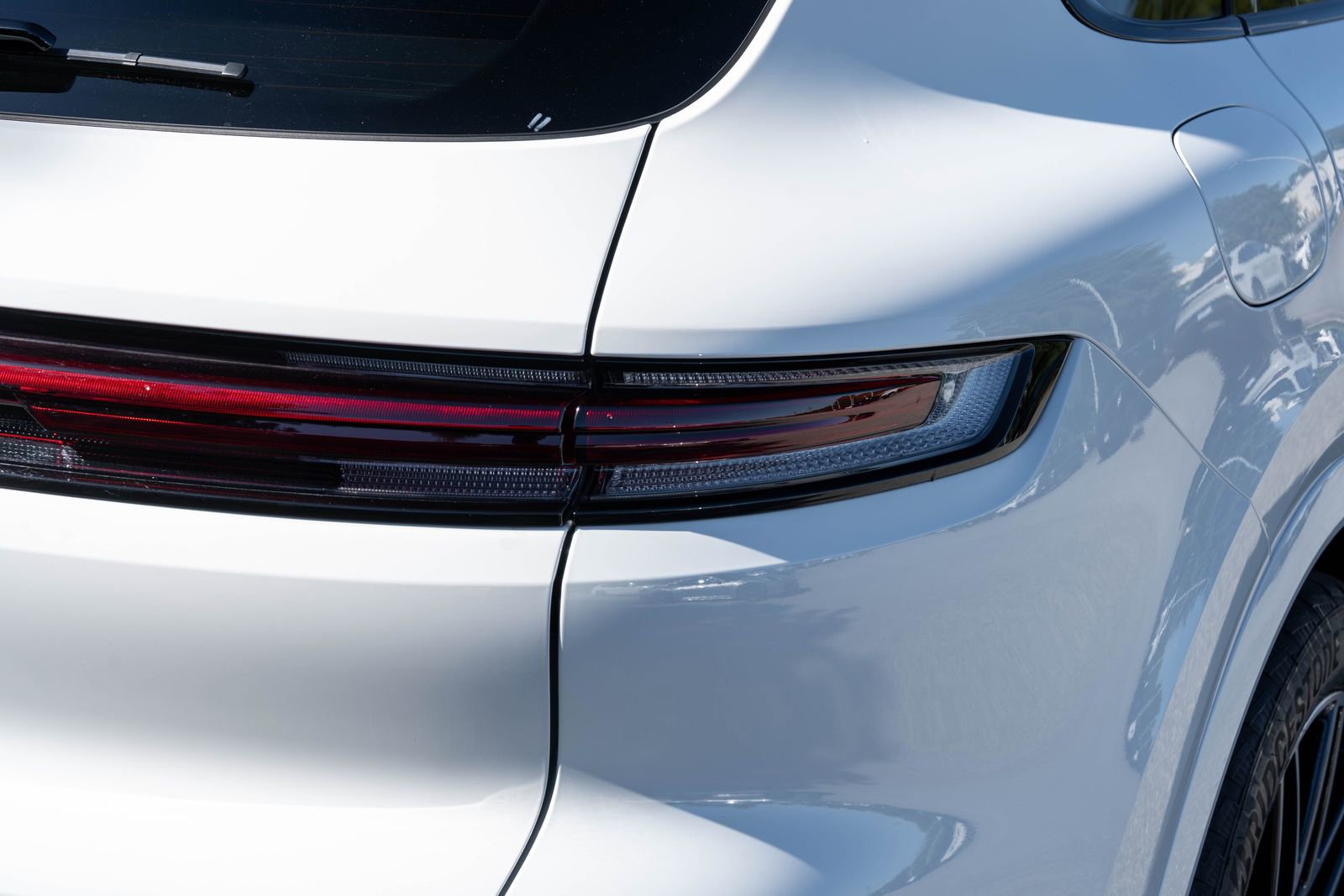 Certified 2025 Porsche Cayenne E-Hybrid w/ Premium Package Plus image 12