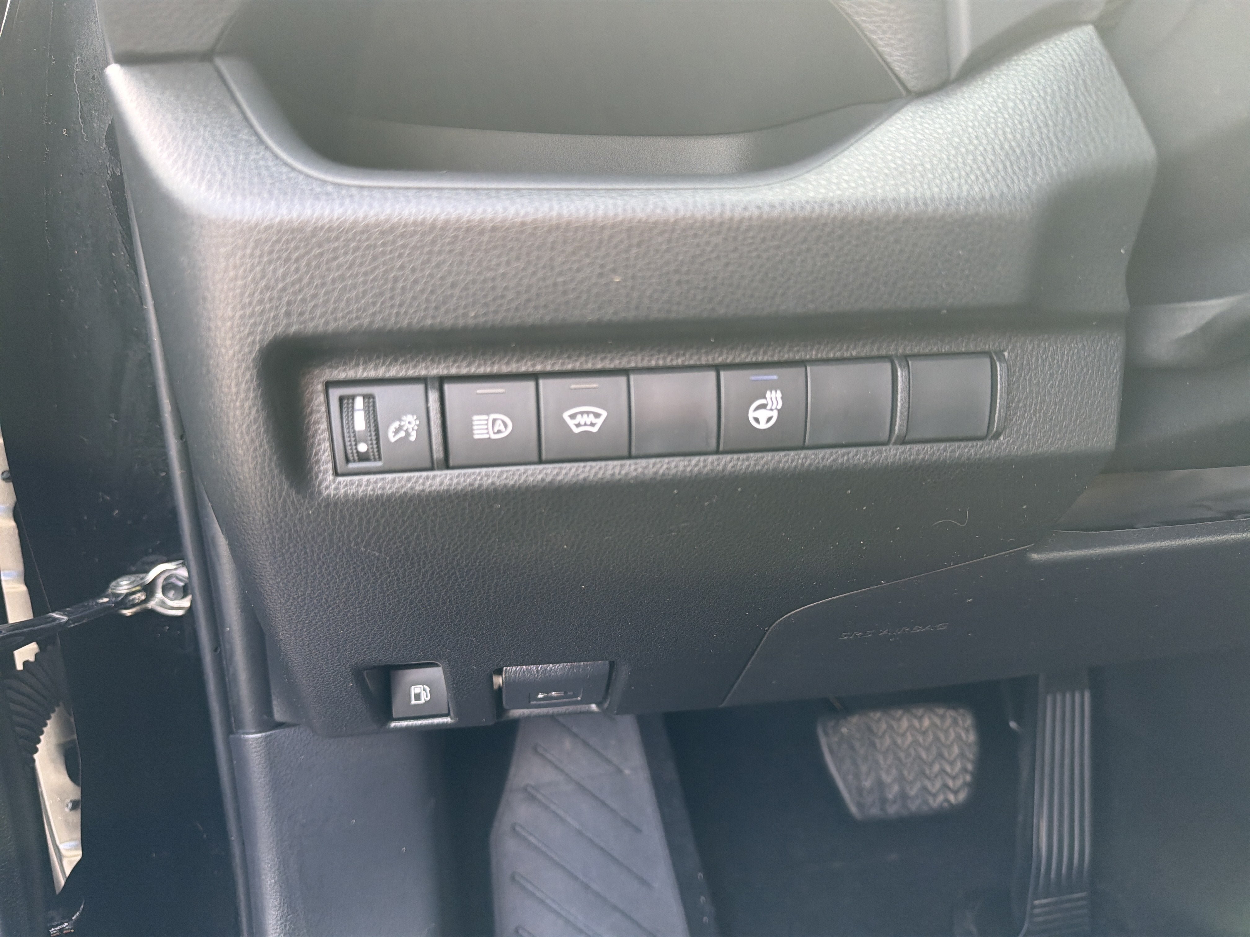 Used 2023 Toyota RAV4 XLE w/ XLE Grade Weather Package AWD/4WD image 17