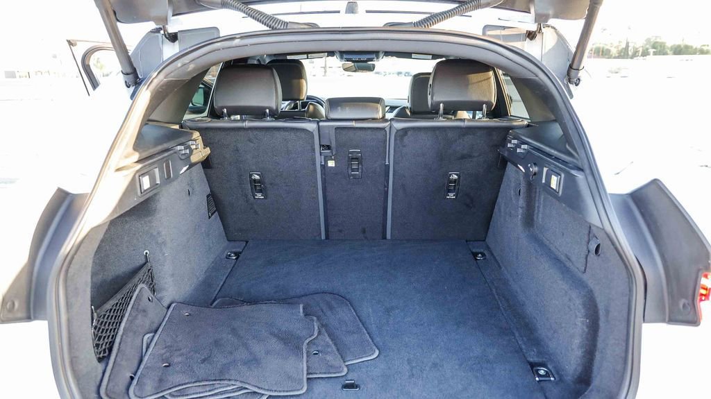 Used 2024 Jaguar F-PACE R-Dynamic S image 31