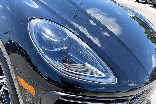 Used 2025 Porsche Macan AWD/4WD image 32