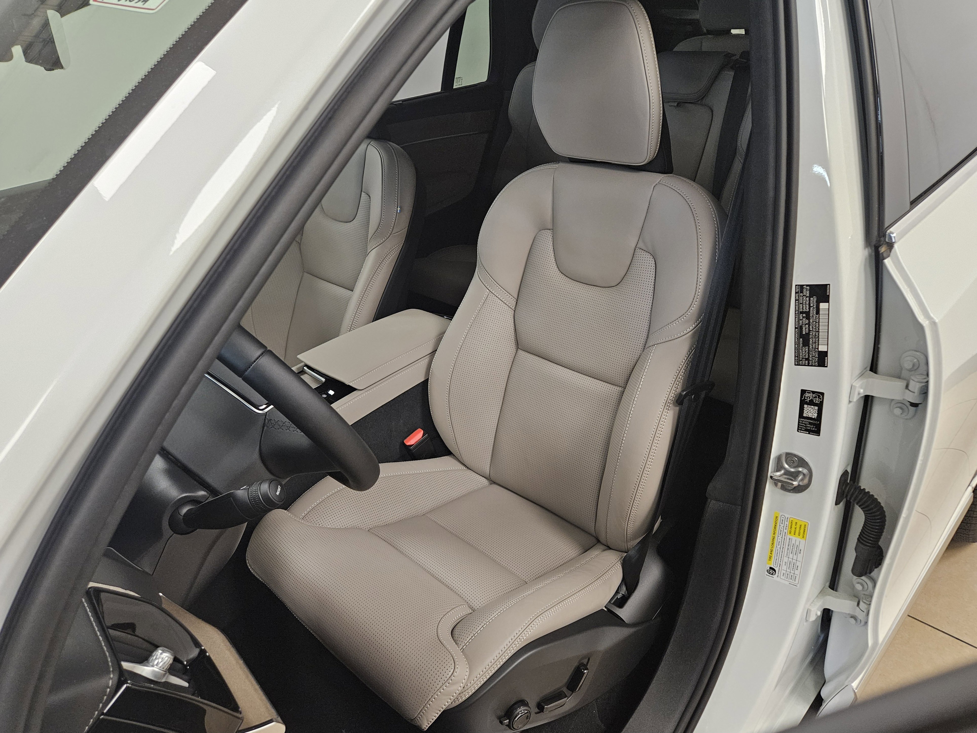 New 2026 Volvo XC90 T8 Ultra w/ Protection Package AWD/4WD image 34