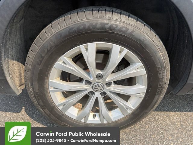 Used 2018 Volkswagen Tiguan S w/ 3rd Row Seat Package AWD/4WD image 8