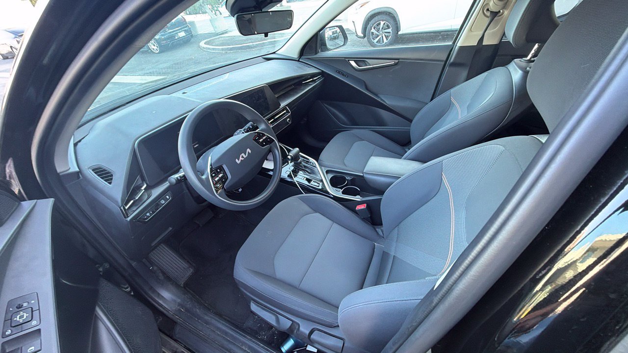 Certified 2024 Kia Niro LX FWD image 6