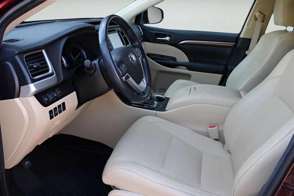 Used 2018 Toyota Highlander Limited Platinum AWD/4WD image 7