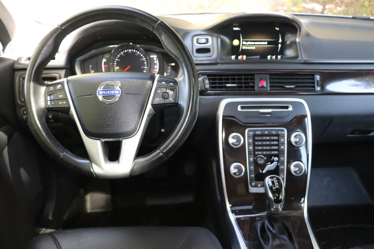 Used 2016 Volvo XC70 T5 Platinum w/ Climate Package image 13