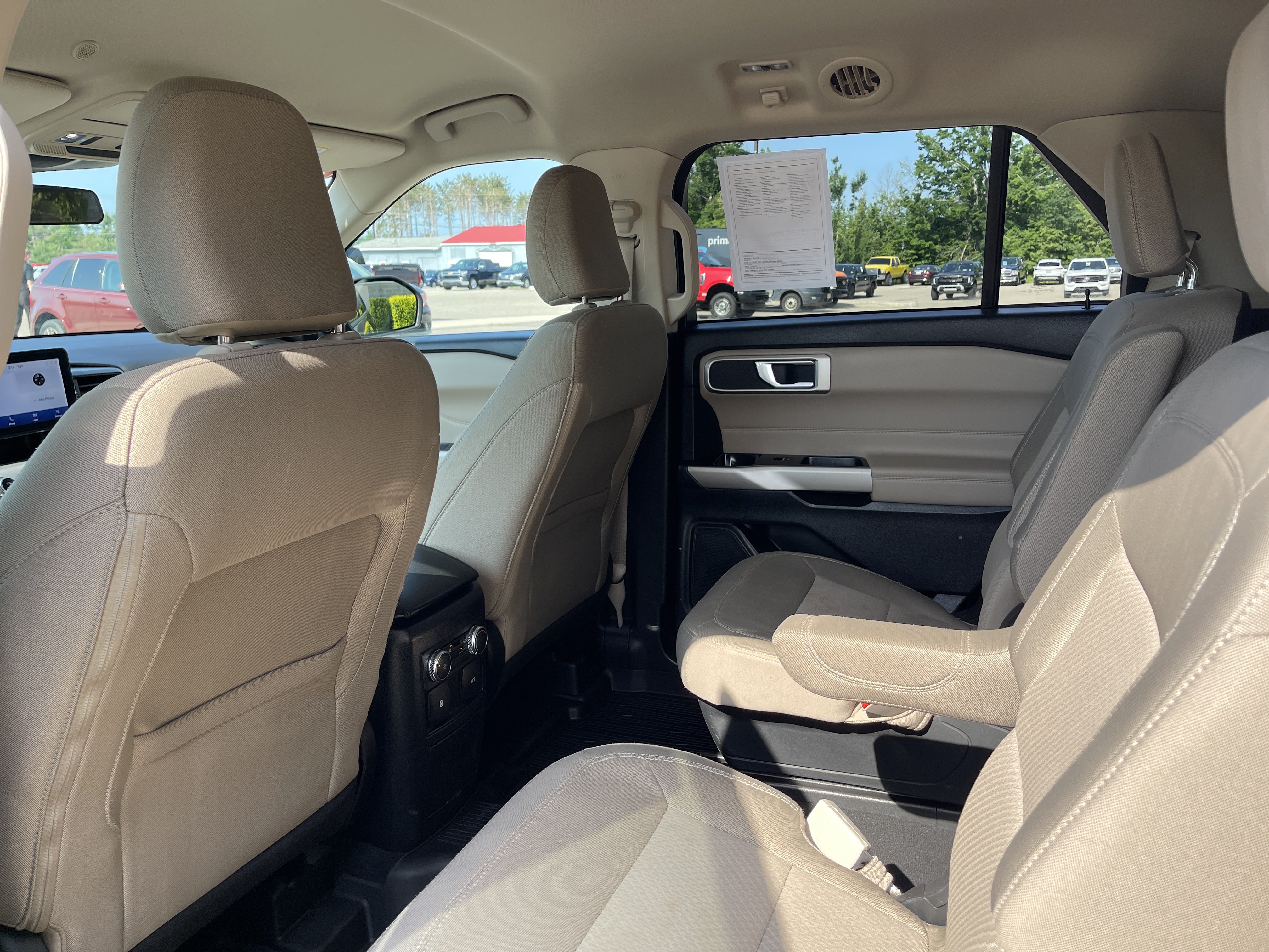 Used 2023 Ford Explorer XLT AWD/4WD image 13