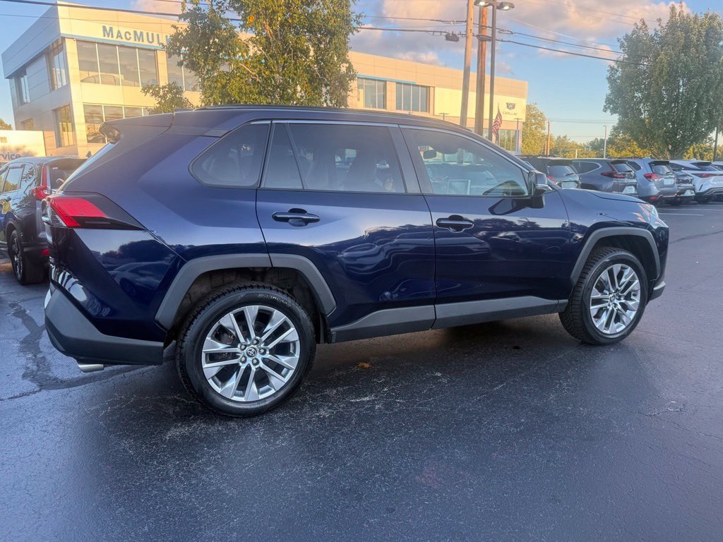 Certified 2021 Toyota RAV4 XLE Premium AWD/4WD image 10