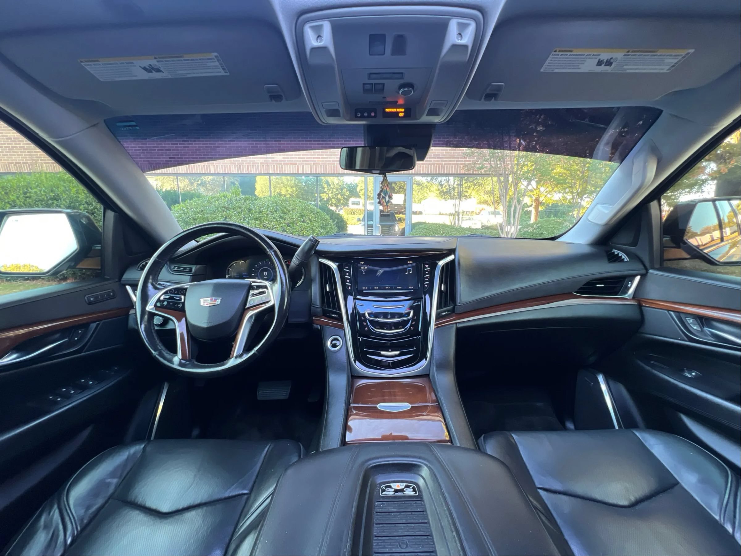 Used 2018 Cadillac Escalade Luxury AWD/4WD image 36