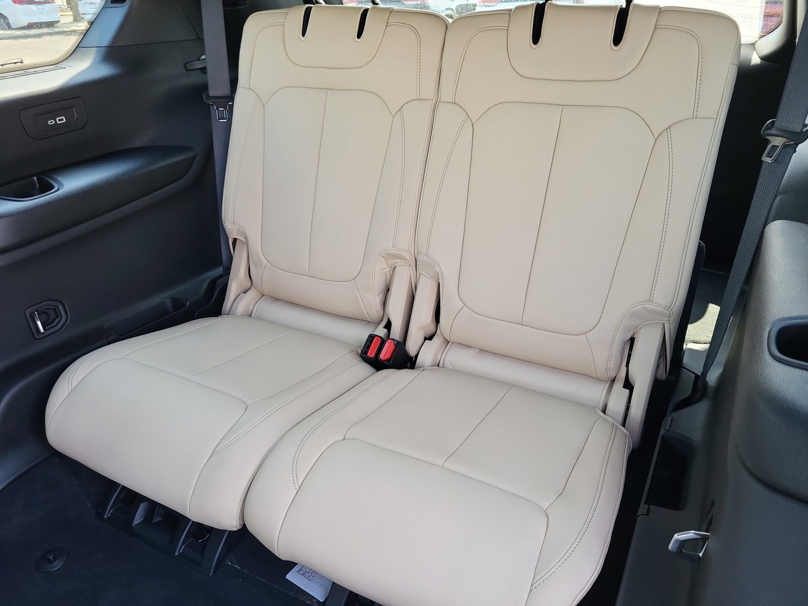 New 2025 Jeep Grand Cherokee L Limited w/ Black Appearance Package image 23